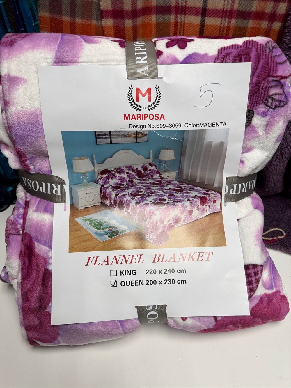 Mariposa Magenta and White Floral Flannel Blanket